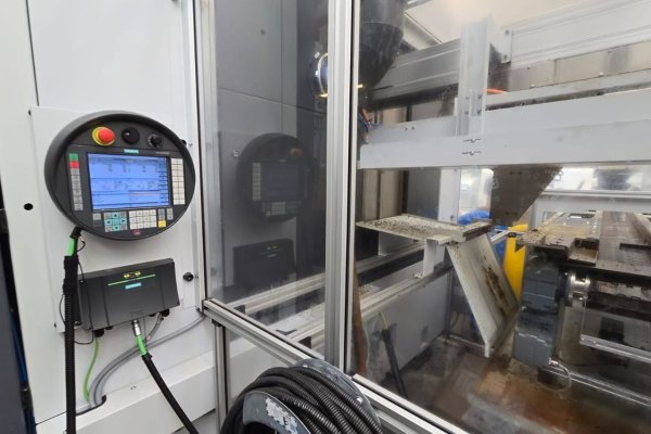 Многофункциональный обрабатывающий центр с ЧПУ Stama MT 733 two
