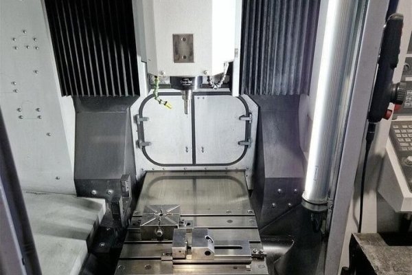Обробний центр Exeron HSC 300/3