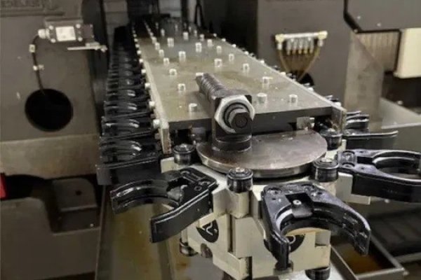 Обробний центр HEDELUIS T8-2300
