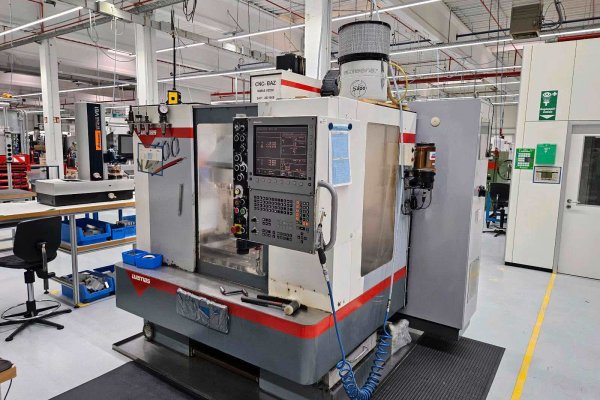 Обрабатывающий центр с ЧПУ Wemas VZ 500