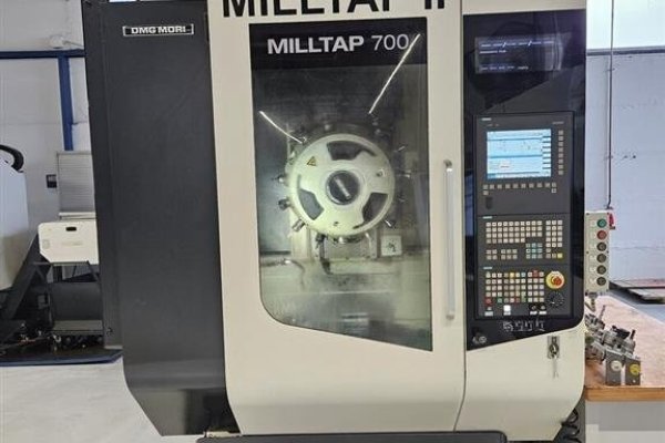 Обрабатывающий центр - вертикальный DMG-DECKEL MILLTAP 700