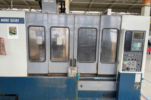 Обрабатывающий центр (вертикальный) MORI SEIKI M-300L2