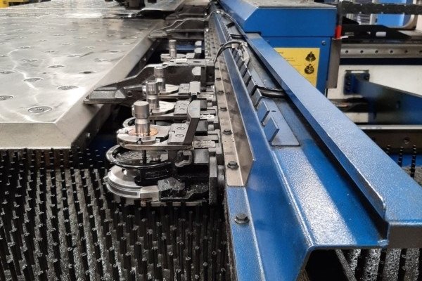 Пробивной и вырубной станок TRUMPF TRUMATIC 6000 L - 1600 FMC