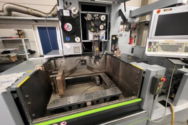 Дрітово-вирізний електроерозійний верстат з ЧПУ SODICK VL600Q