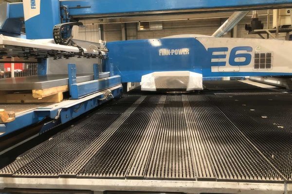 Револьверный координатно-пробивной пресс Finn-Power FINN POWER E6