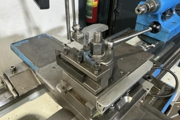 Токарно-гвинторізний верстат з ручним керуванням VDF V3 1500 metal lathe