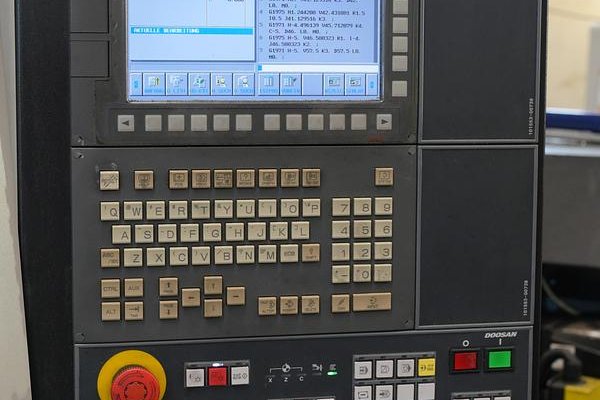 Токарный центр с ЧПУ DOOSAN LYNX 300 M
