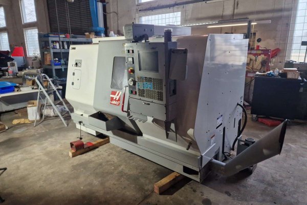 Токарный центр с ЧПУ (с приводными инструментами) HAAS SL-20