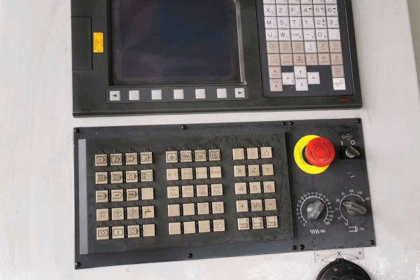 Токарний верстат з ЧПУ GDW 350
