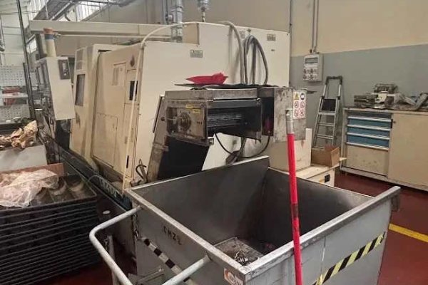 Токарный станок с ЧПУ OKUMA LB 400 с фиксированным инструментом.