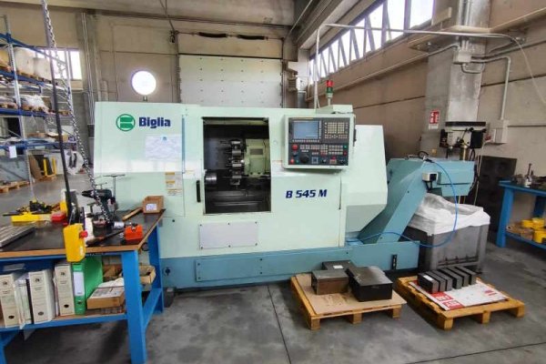 Токарный станок с ЧПУ с приводными инструментами Biglia B545M