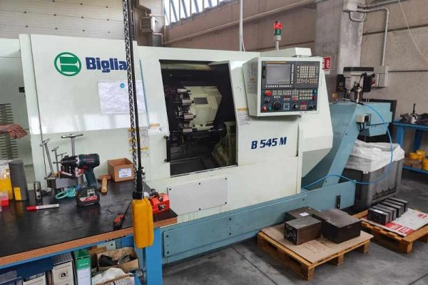 Токарный станок с ЧПУ с приводными инструментами Biglia B545M