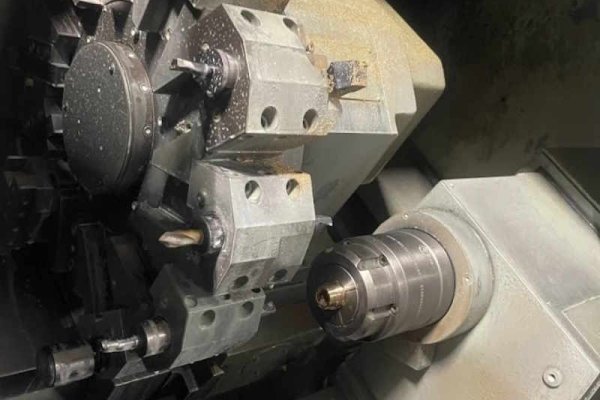 Токарный станок с ЧПУ с устройством подачи прутка Biglia B501S