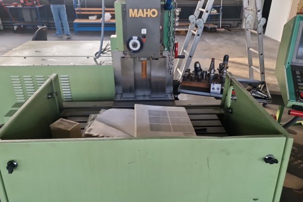 Універсальний фрезерний верстат (3-осьовий) MAHO MH 500 W