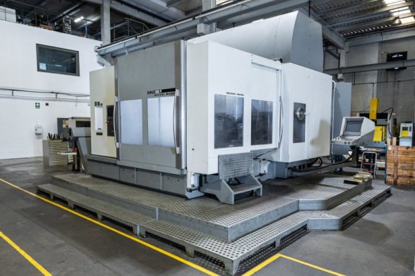 Універсально-фрезерний центр DECKEL MAHO DMU 200 P