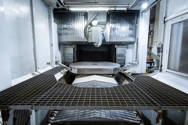 Универсально-фрезерный обрабатывающий центр DECKEL MAHO DMU 200 P