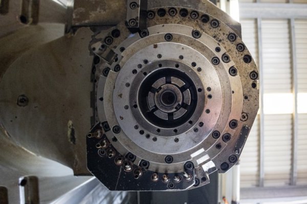 Универсально-фрезерный обрабатывающий центр DECKEL MAHO DMU 200 P