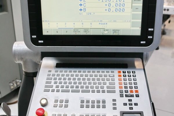 Універсально-фрезерний центр DMG DECKEL MAHO - DMU 50 New Design