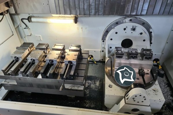 Универсально-фрезерный обрабатывающий центр с ЧПУ Spinner U 1530