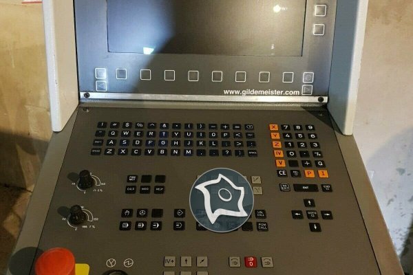 Вертикально-фрезерный станок с ЧПУ Deckel Maho DMC 63 V