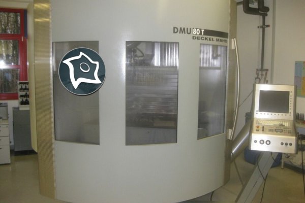 Универсально-фрезерный станок с ЧПУ DECKEL MAHO DMU 80 T