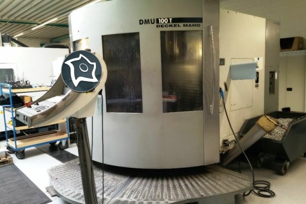 Универсально-фрезерный станок с ЧПУ DMG DECKEL MAHO DMU 100 T