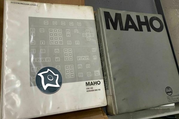 Універсально-фрезерний верстат з ЧПУ MAHO MH 1000 C