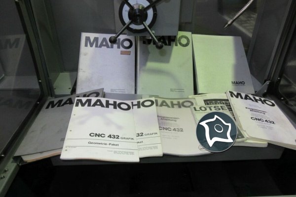 Універсально-фрезерний верстат з ЧПУ MAHO MH 400 E