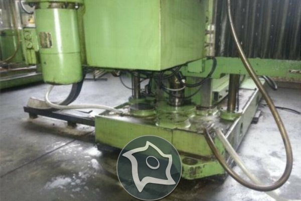 Універсально-фрезерний верстат з ЧПУ MAHO MH-C 900
