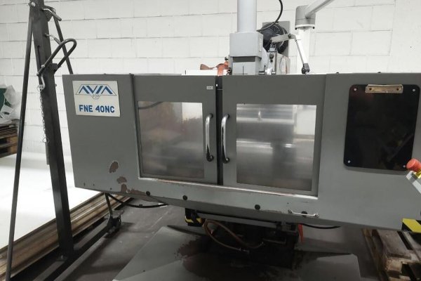 Универсальный фрезерный станок Avia FNE 40P