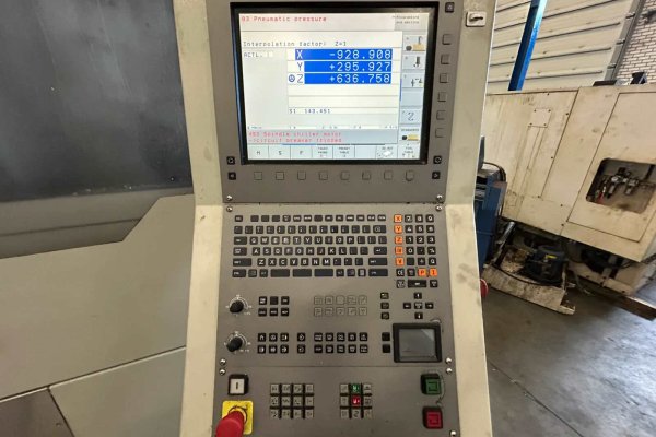 Універсальний обробний центр з ЧПУ Bridgeport XR1270e