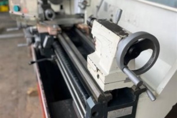 Універсальний токарний верстат OPTIMUM D 360x1000 DPA