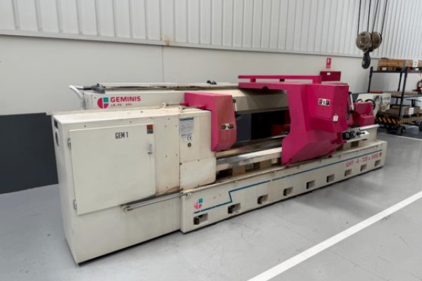 Универсальный токарный станок с ЧПУ Geminis GHT-4 720 x 3000