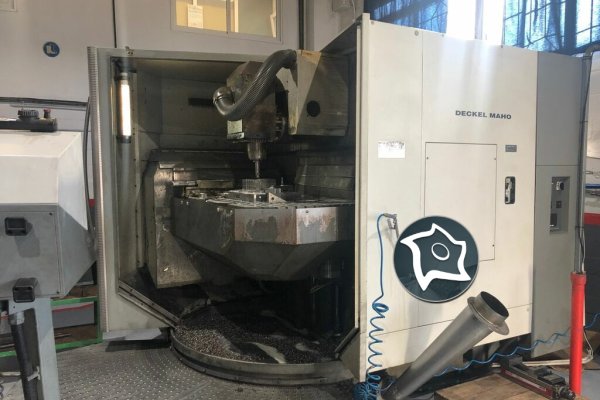 Вертикально-фрезерный станок с ЧПУ Deckel Maho DMU 100 T