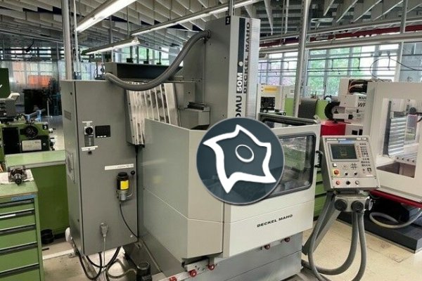 Вертикально-фрезерный станок с ЧПУ DECKEL MAHO DMU 50 M