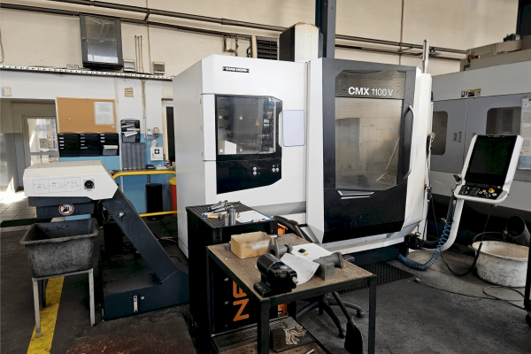 Вертикально-фрезерний верстат з ЧПУ DMG MORI CMX 1100 V