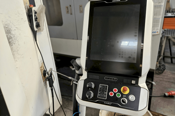 Вертикально-фрезерний верстат з ЧПУ DMG MORI CMX 1100 V