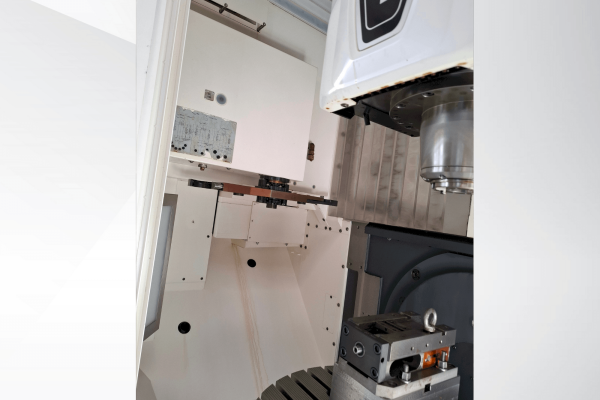 Вертикально-фрезерний верстат з ЧПУ DMG MORI CMX 50 U