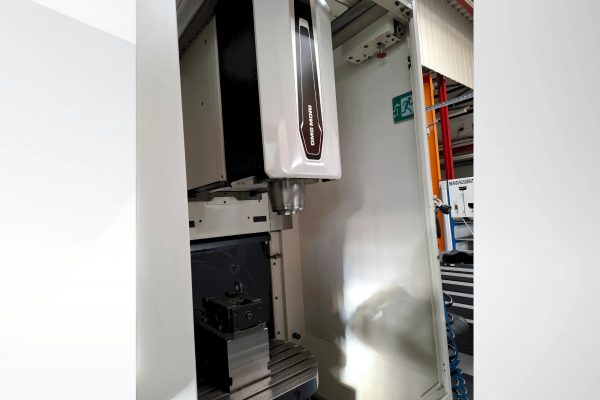 Вертикально-фрезерний верстат з ЧПУ DMG MORI CMX 50 U