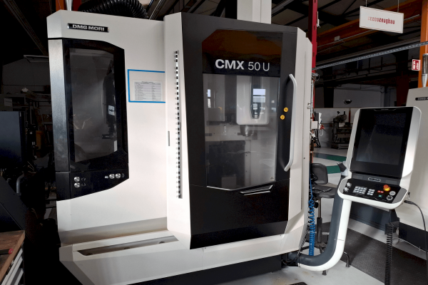 Вертикально-фрезерний верстат з ЧПУ DMG MORI CMX 50 U
