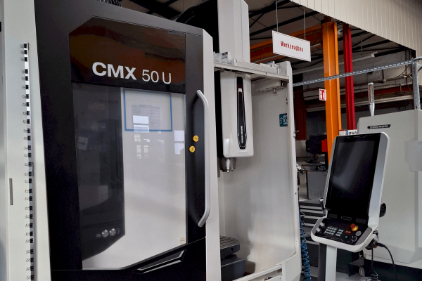 Вертикально-фрезерний верстат з ЧПУ DMG MORI CMX 50 U