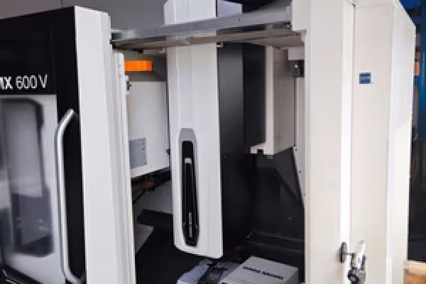 Вертикально-фрезерний верстат з ЧПУ DMG Mori CMX 600 V