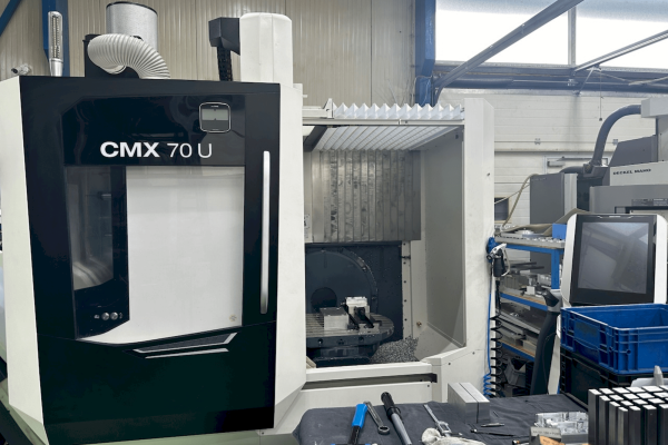 Вертикально-фрезерний верстат з ЧПУ DMG MORI CMX 70 U