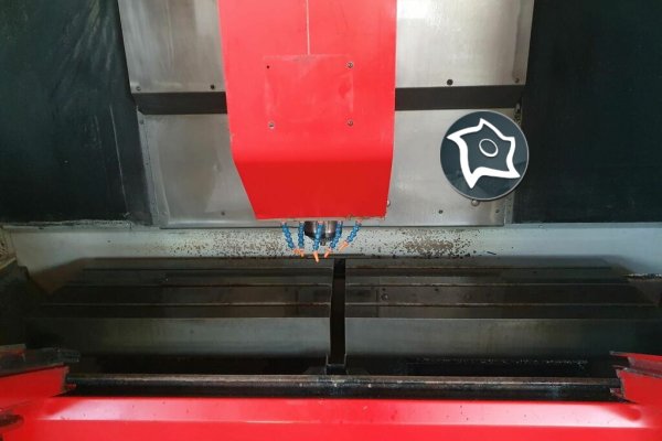 Вертикально-фрезерный станок с ЧПУ EMCO VMC 600