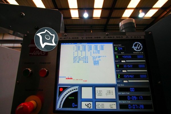 Вертикально-фрезерний верстат з ЧПУ HAAS VF-3 SS