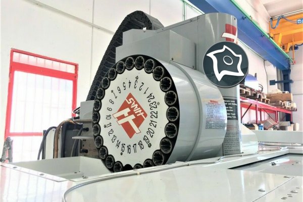 Вертикально-фрезерний верстат з ЧПУ HAAS VF 3 SS
