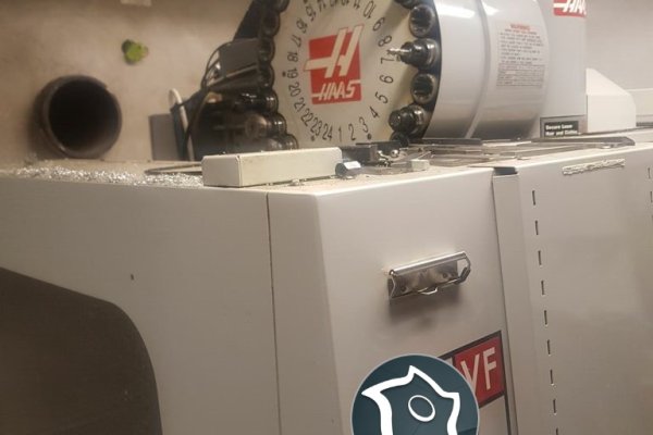 Вертикально-фрезерный станок с ЧПУ HAAS VF 4 SS