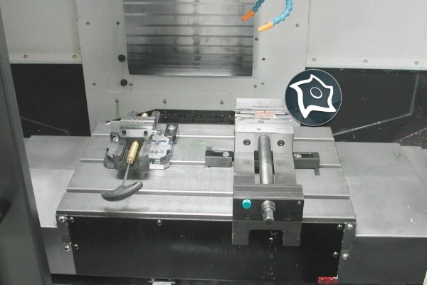 Вертикально-фрезерний верстат з ЧПУ HYUNDAI WIA i-CUT 380 Ti