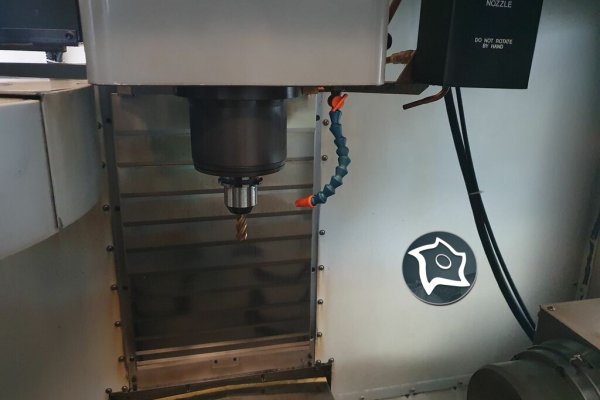 Вертикально-фрезерний верстат із ЧПК Mikron Haas VCE 750