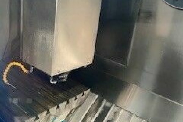 Вертикально-фрезерный станок с ЧПУ MIKRON HSM 600